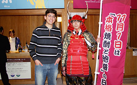 2016年、話題となった真田幸村も甲冑姿で「本格焼酎・泡盛の日」をアピール